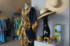 Garments Vintage - Schwarzer Kaftan und grosse Hüte