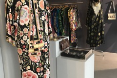 Garments Vintage - Flotales Kleid und pastellfarbene Accessoires