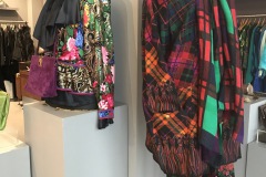 Garments Vintage - Mantel und  buntgemusterte Hose