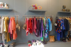 Garments Vintage - Stangen mit vielen Kleidern